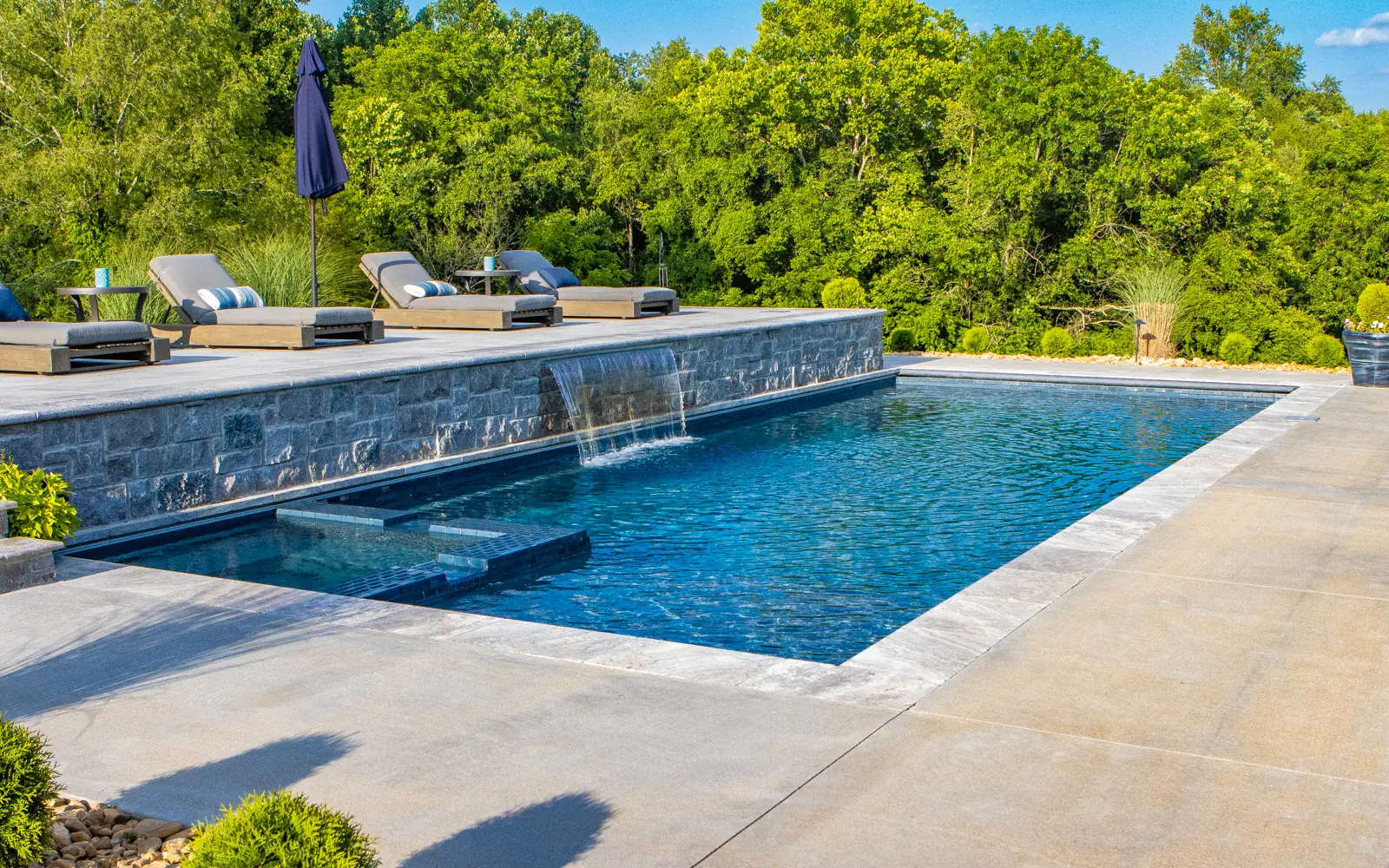 Fiberglass pool builders for the Wilmington area of coastal North Carolina